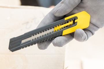 NÓŻ DO TAPET STANLEY 18mm ostrze łamane