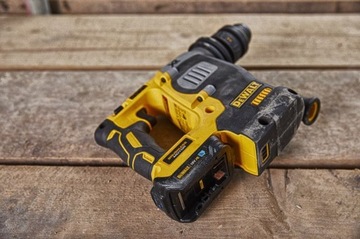 DEWALT DCE040 Tool Connect крышка аккумуляторного отсека