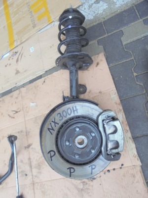 Поворотный кулак правая амортизационная стойка lexus nx 300h f-sport фото №1