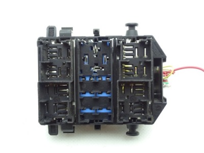 Renault laguna коробка предохранителей 8200003634 фото №1