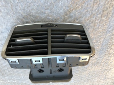 Audi a6 c6 решітка обдув задня 4f0819203 фото №1