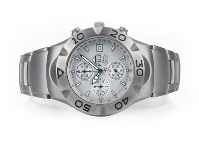 Zegarek FUJI z datownikiem i chronografem tytan