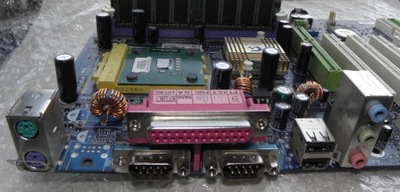 GIGABYTE GA-7VT600/AMD Athlon XP 2000+/1GB ram DDR