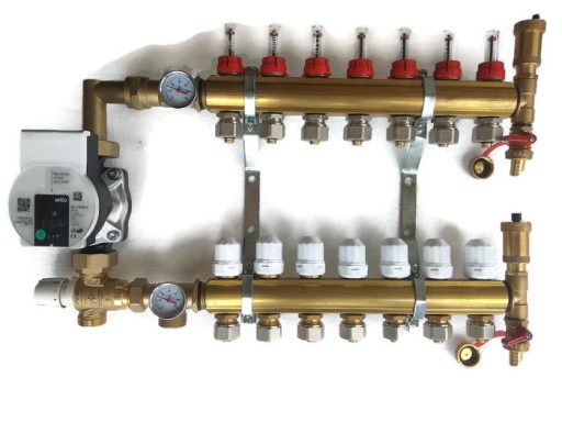 Трехконтурный распределитель с насосной группой для теплого пола
