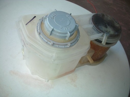 ZASOBNIK SOLI ZMYWARKA WHIRLPOOL APD 4619