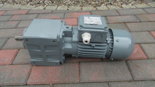 MOTOREDUKTOR BAUER 0,55 kw 114 obr/min