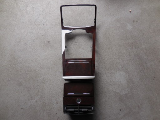 AUDI A8 D3 попільничка