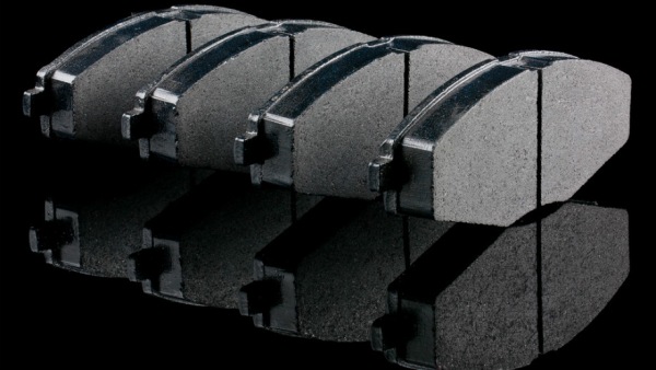 Czy warto inwestować w drogie klocki hamulcowe?