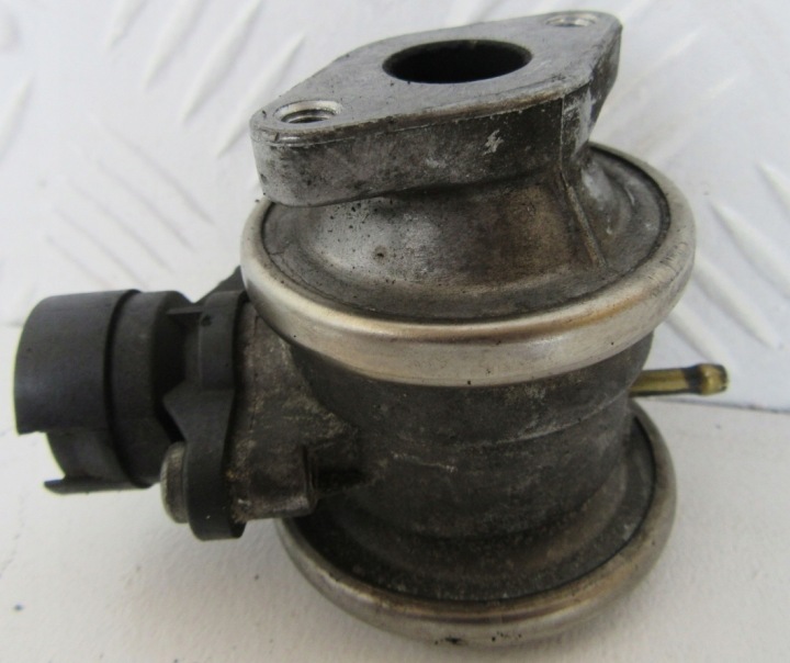 VANNE EGR AUDI S4 RS4 S5 RS5 4.2 FSI V8 079131101F