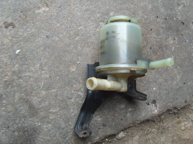 RÉSERVOIR RÉSERVOIR DE FLUIDE ASSISTANCE HYDRAULIQUE AVENSIS T25 photo 1 - milautoparts-fr.ukrlive.com