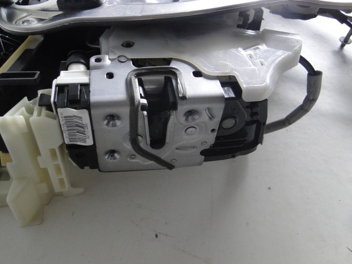 MERCEDES W212 W204 207 LOCK IN DOOR RIGHT LEFT photo 3 - milautoparts-fr.ukrlive.com