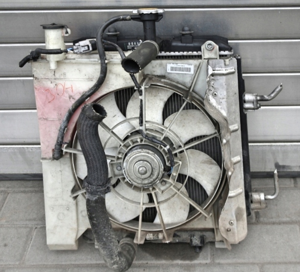 RADIATEUR VENTILATEUR ASSORTIMENT TOYOTA AGO 16360-0Q02 photo 1 - milautoparts-fr.ukrlive.com