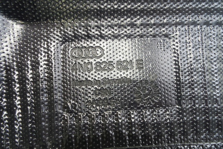 AUDI A8 D5 4N PROTECTION PANELS GRODZIOWEJ 4N0825621E photo 3 - milautoparts-fr.ukrlive.com