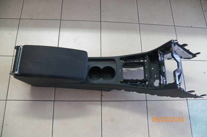 APPUIE-BRAS VW PASSAT B7 UNIVERSEL 3C9863319AP photo 1 - milautoparts-fr.ukrlive.com