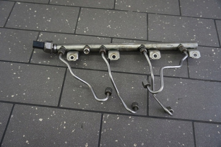 Паливна рампа bmw e70 e71 f10 f01 750i 7547600, Ціна