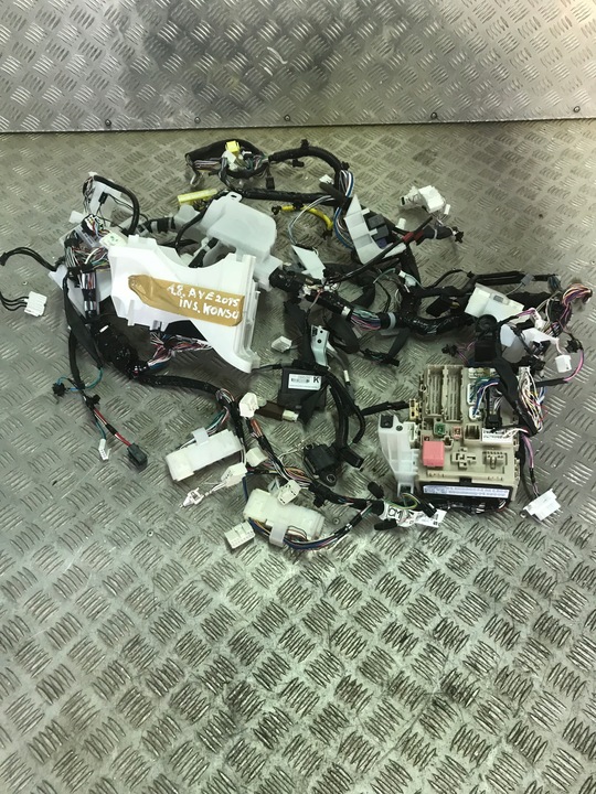 Проводка под консоли toyota avensis t 29 1.8 vvt, Цена