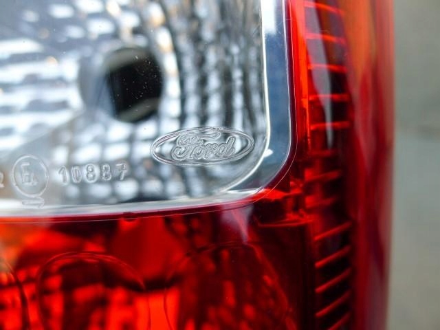 фото №12, Ford transit 00-06 права фара задня 13404-a