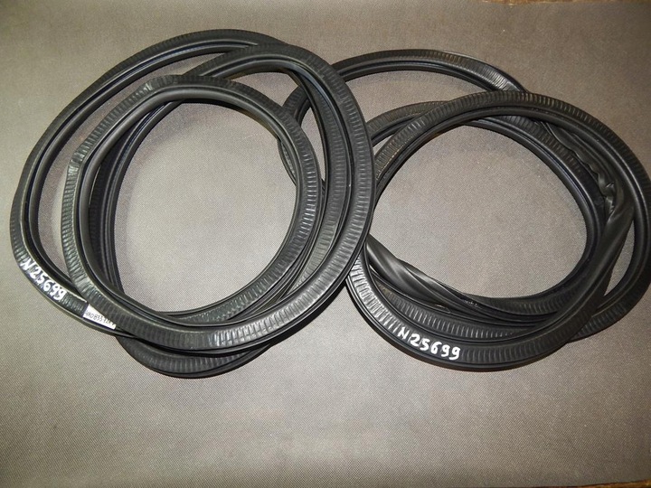 фото №1, Audi a8 d4 прокладка дверь зад 4h0833721f