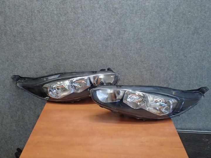 FEUX PHARE AVANT AVANT GAUCHE FORD FIESTA MK7 LIFT 13