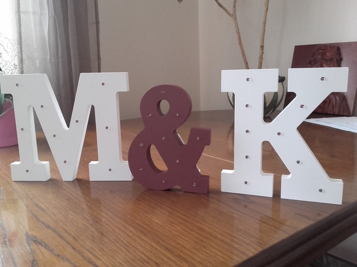 глянцевые буквы. буквы из акрила. объемные акриловые буквы. глянцевые буквы. объемная вывеска.