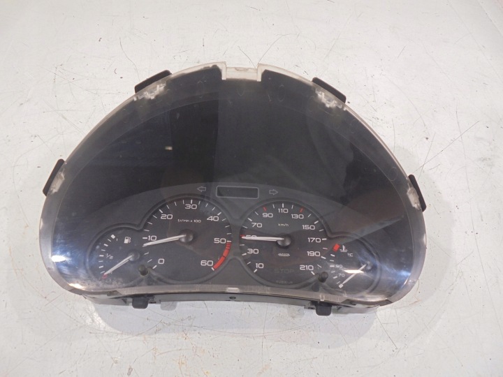 Instruments tachymètre compte tours Horloge montre tableau bord PEUGEOT 206 1.4 HDI 9656696080