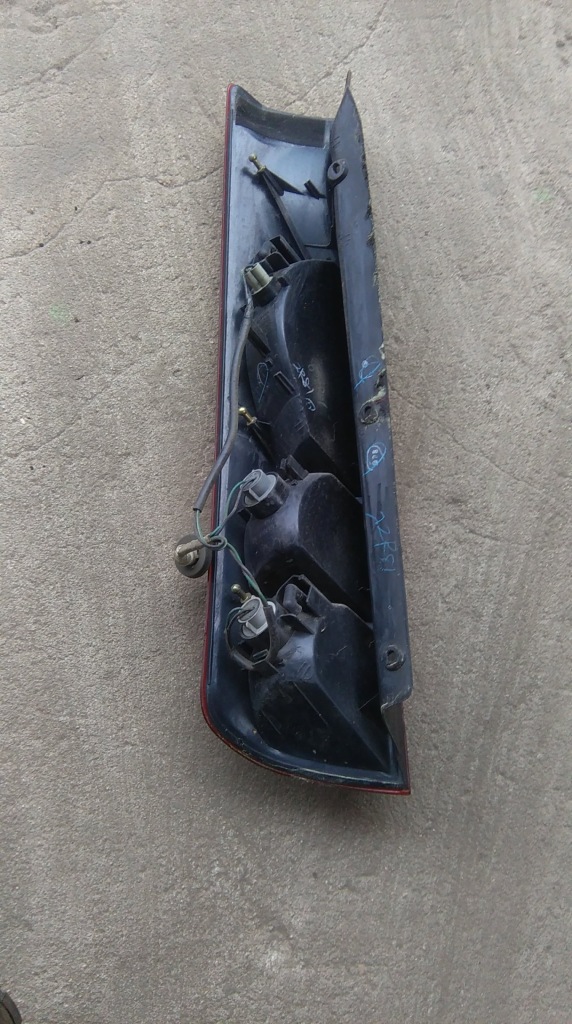 Mitsubishi space runner 99-02 лампа правая задний  задний Цена