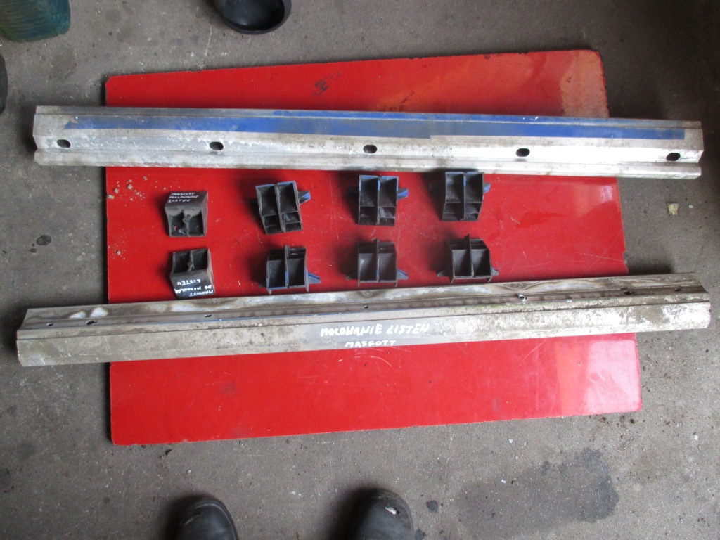 фото №1, Напрямна кронштейн накладки порога mascott 04-10 pń