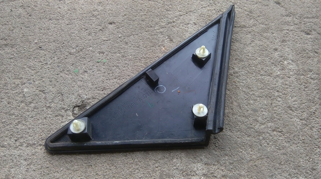 Mitsubishi space runner 99-02 заглушка накладка крило Ціна