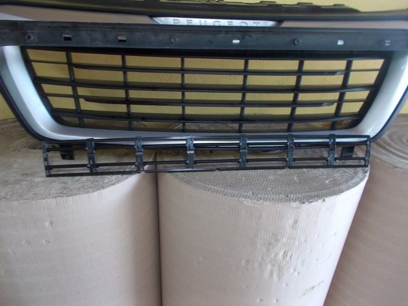 Решітка  решітка радіатора peugeot boxer 14- Зі Шроту