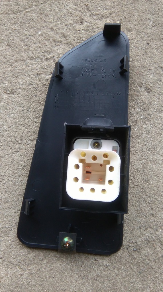 Mitsubishi space runner 99-02 перемикач скло передня права Ціна