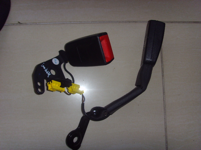 Купити Mercedes c w204 натягувач поперечина правий середній задня