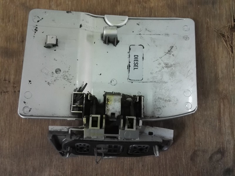 фото №4, Кришка заливної пального trafic vivaro 07- срібляста 147