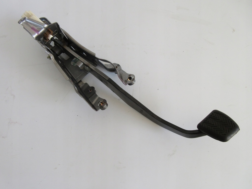 фото №1, Auris ii педаль тормоза механическая коробка передач