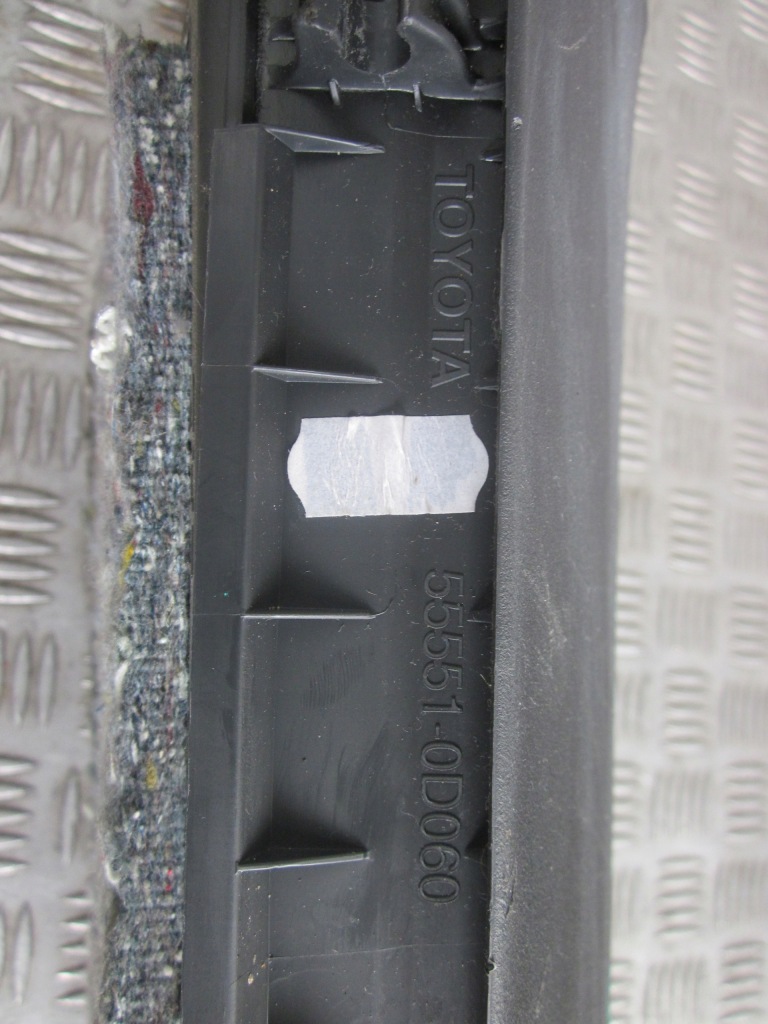 Бардачок toyota yaris 2 05-09r 5551-0d060 в Україні