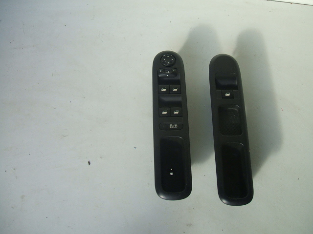 фото №1, Peugeot 5008 переключатель подъёма окон