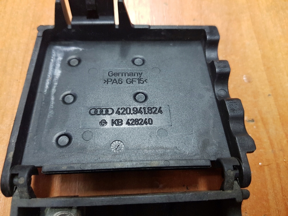 Купить Коробка блок управления предохранителей audi r8 420941824