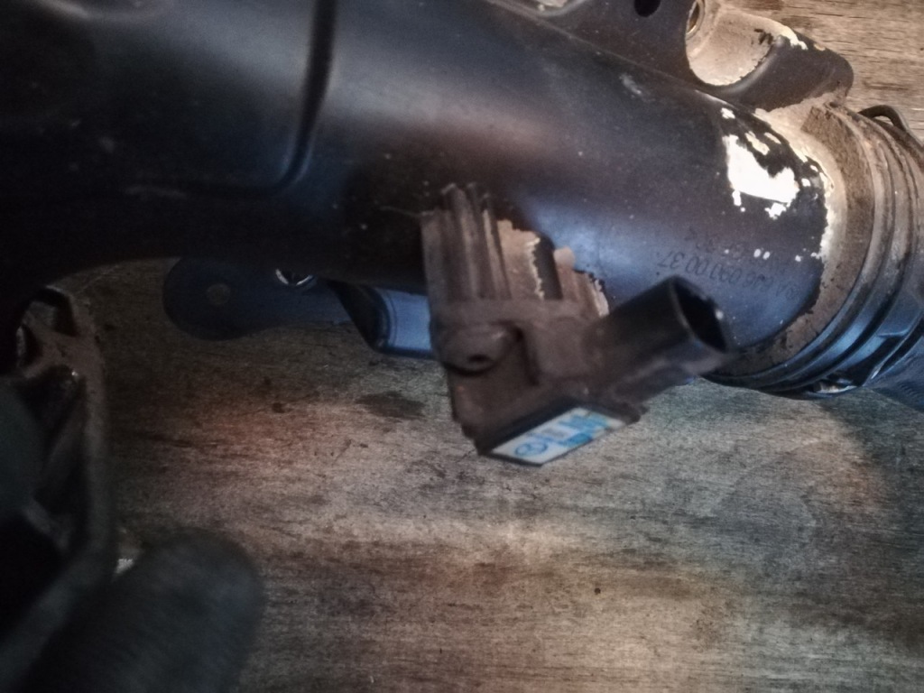 Труба повітря 2.2cdi vito w639 viano a6460900037 Оригінал