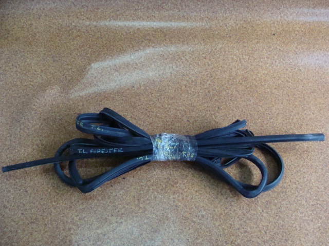 фото №1, Subaru forester 10r прокладка дверь задняя левый