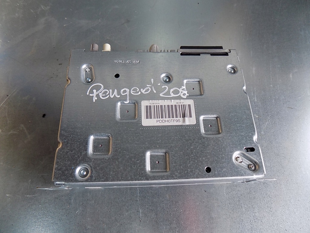 фото №1, Peugeot 208 радио заводской тюнер 9811066180