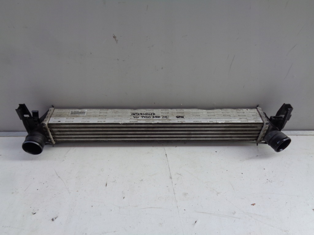 Купити Радіатор інтеркулер vw polo 6r0 09-