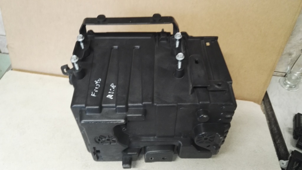 Купить Ford fiesta mk8 2017 r корпус аккумулятор