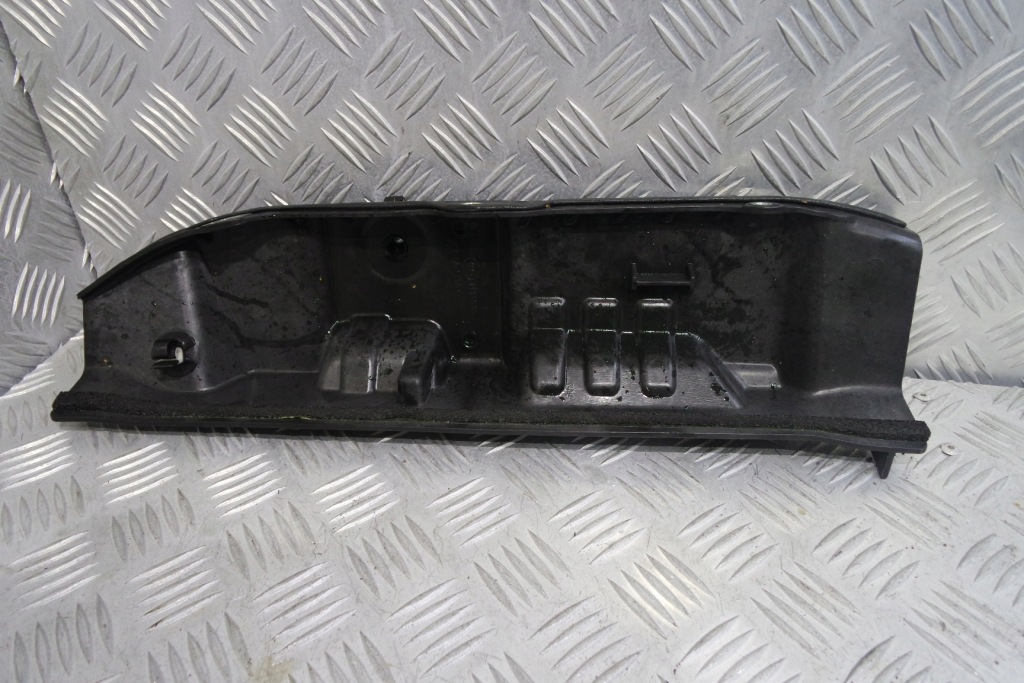 Купить Volvo xc60 2 d5 основание накладка 31389619