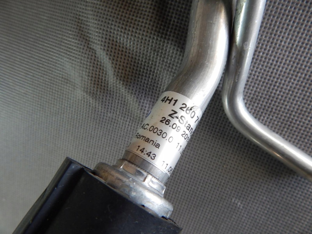 Audi a8 l труба пабтрубок  кондиционера 4h1260713s Оригинал