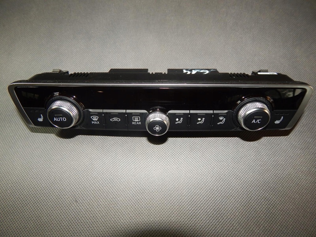 фото №1, Audi a3 8v панель кондиционера