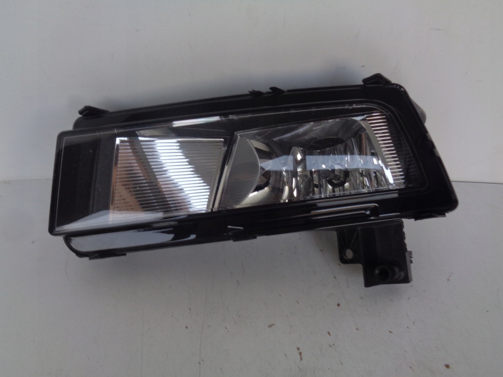 Купити Протитуманна фара лівий vw touran 5ta 15-