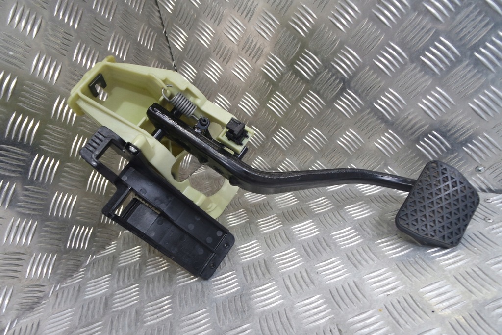 фото №1, Bmw f07 5 gt педаль гальма