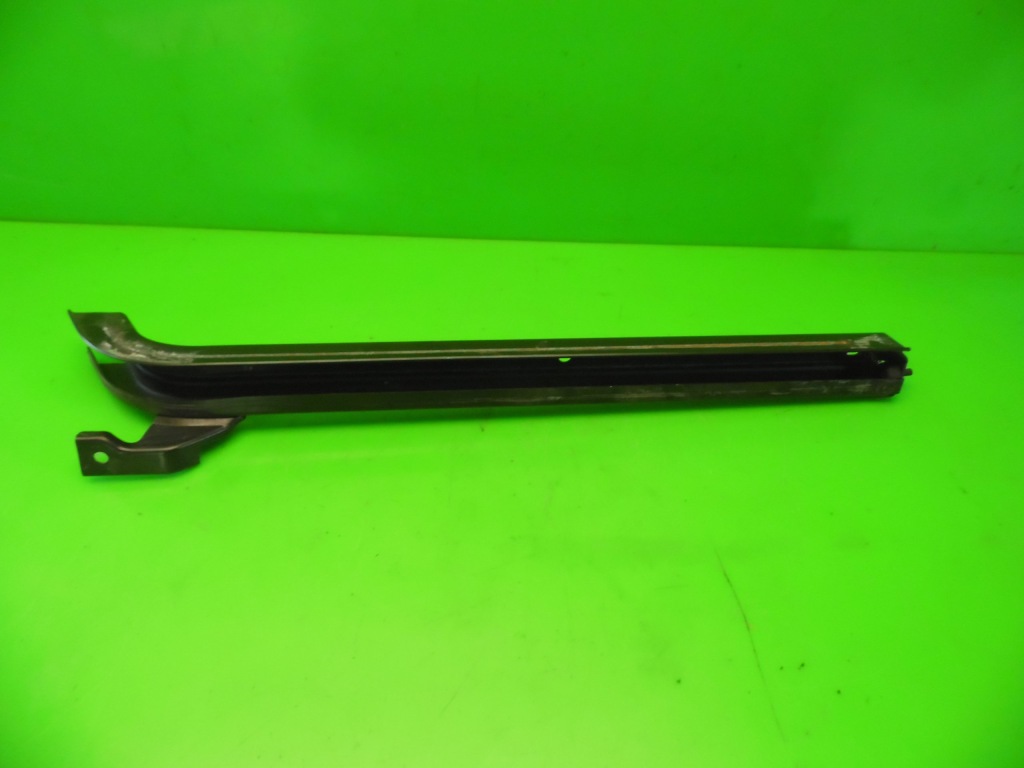 Купить Направляющая дверь задний  правая mitsubishi space runner 2