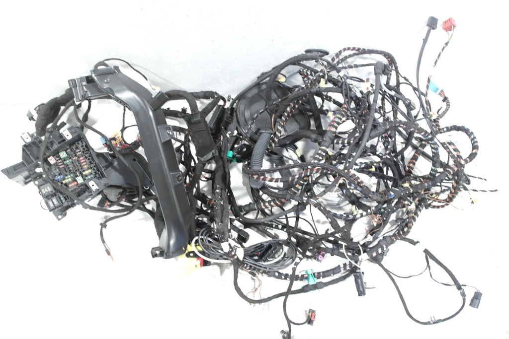 фото №1, Audi q2 1.0 tsi dsg джгут електрична салону