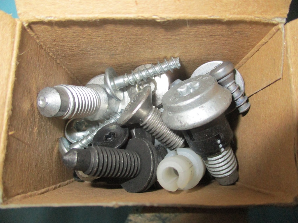 фото №1, Audi a4 a5 8k0 набір монтажний оббивка двері